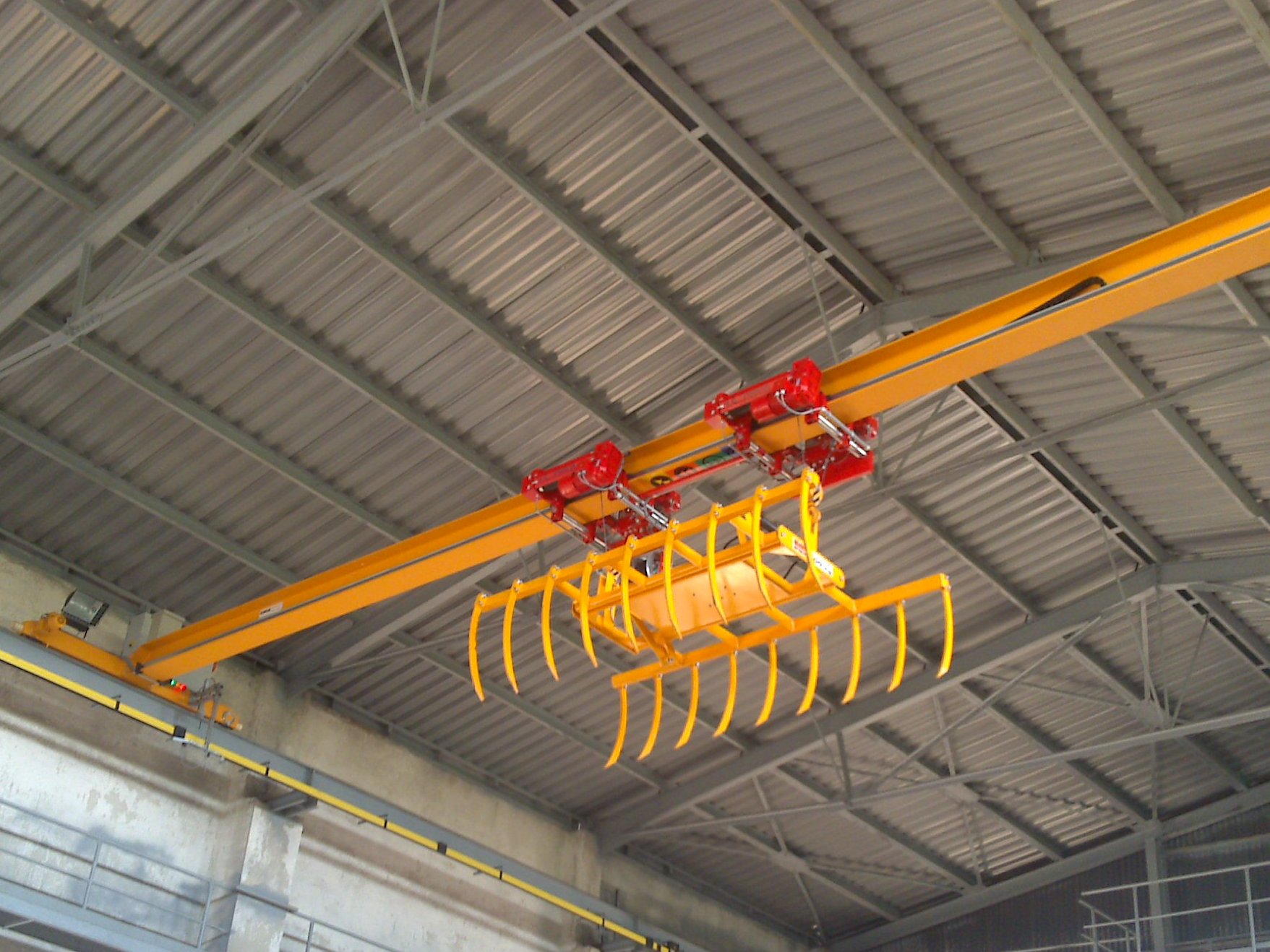Crane GJMJ 2x0,8t/16m with a grab equipped by anti-swing system