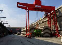 Double girder gantry crane GDMJ 40t-11,5m during operation