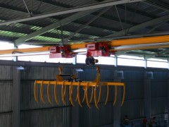 Crane GJMJ 2 x0,8t-16m with a grab