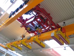 Crane with a rotary hoist and magnets