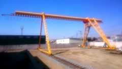 Gantry crane with hoists of GIGA in port Nakhodka