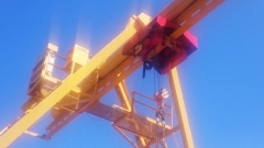 Gantry crane with hoists of GIGA in port Nakhodka